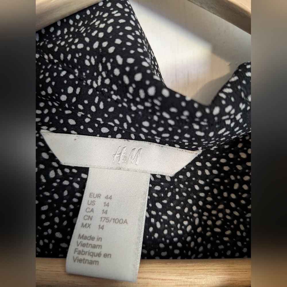 H&M collared blouse - Picture 3 of 3